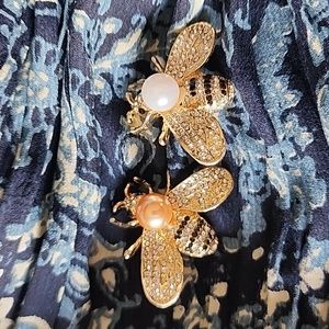 Set of 2 Gold-tone Jeweled Bee Brooches with Simulated Pearl Accent